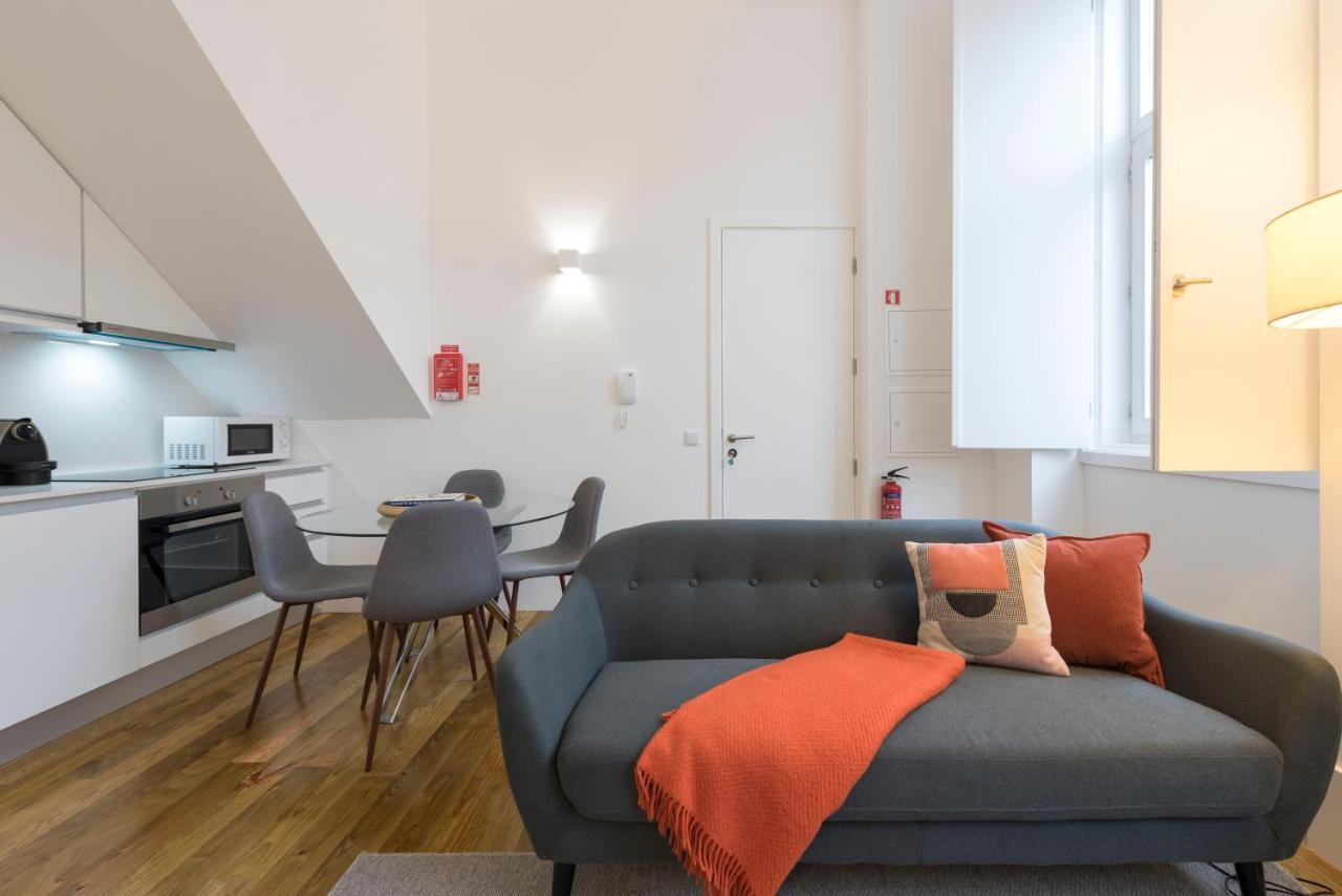 Lovelystay - Cozy Duplex With Patio Right Off Train&Metro Station Porto Dış mekan fotoğraf
