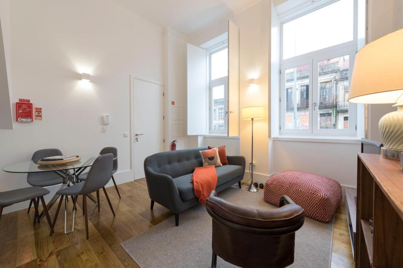 Lovelystay - Cozy Duplex With Patio Right Off Train&Metro Station Porto Dış mekan fotoğraf