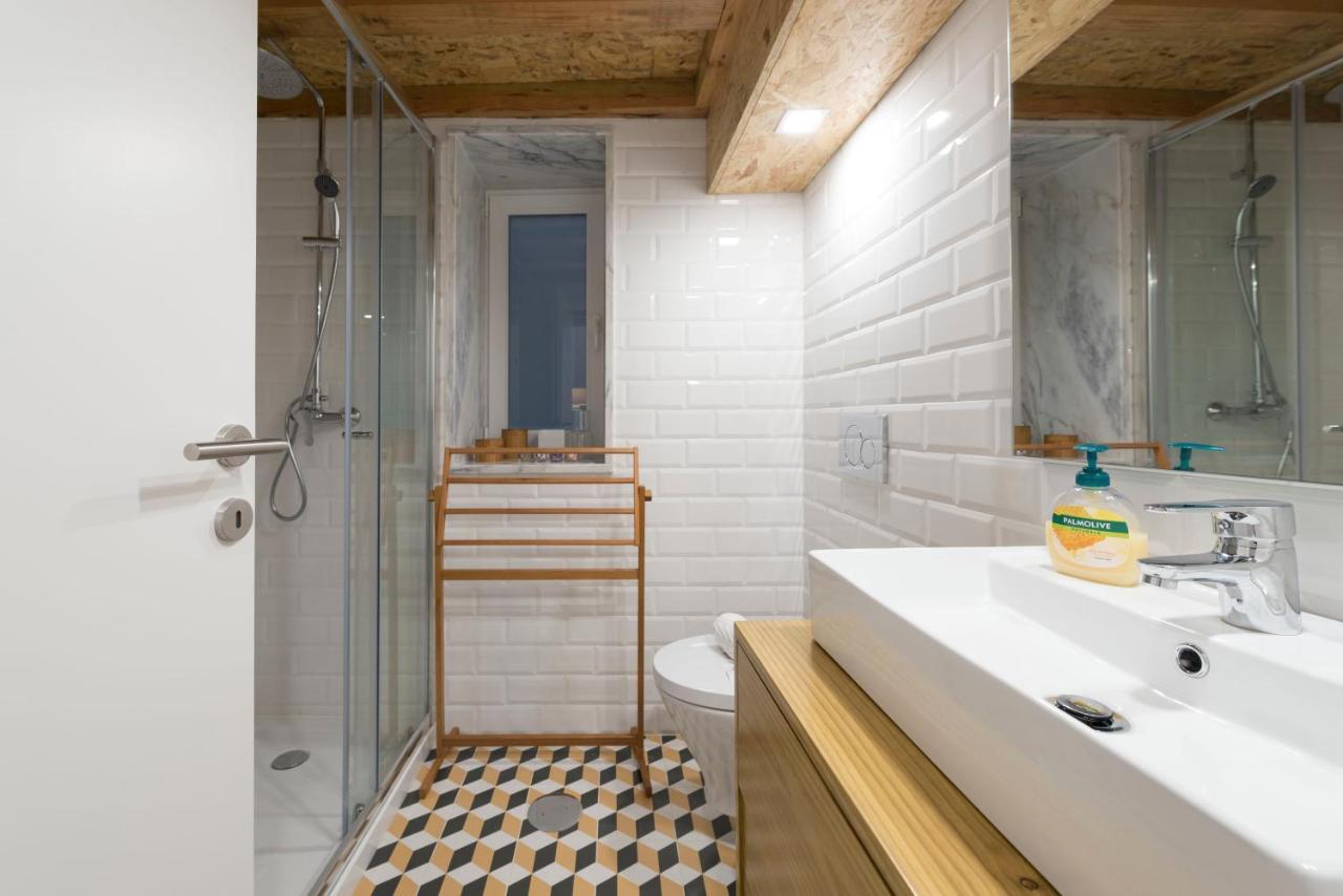 Lovelystay - Cozy Duplex With Patio Right Off Train&Metro Station Porto Dış mekan fotoğraf
