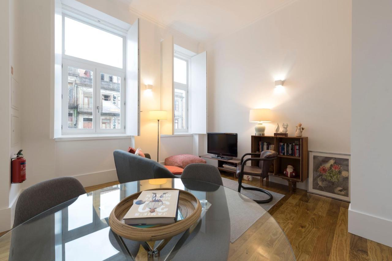 Lovelystay - Cozy Duplex With Patio Right Off Train&Metro Station Porto Dış mekan fotoğraf